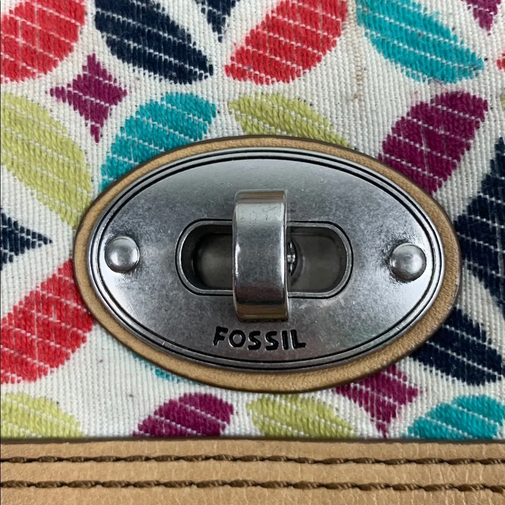 Fossil leather trim